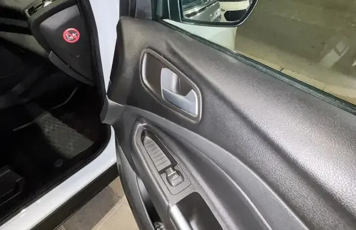 
								Ford Kuga II 2017 1.5 tdci Titanium s full									