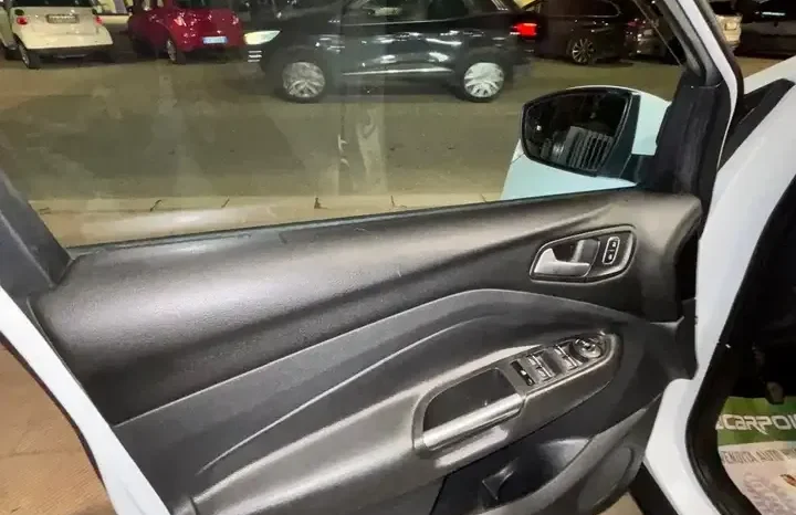 
								Ford Kuga II 2017 1.5 tdci Titanium s full									