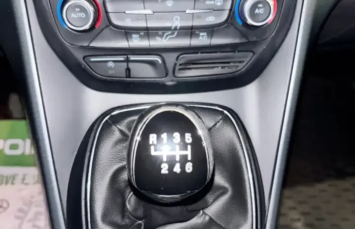 
								Ford Kuga II 2017 1.5 tdci Titanium s full									